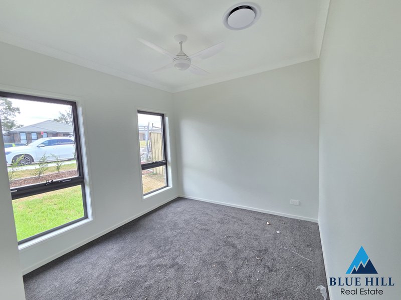 Photo - 1/176 Settlers Boulevard, Chisholm NSW 2322 - Image 4