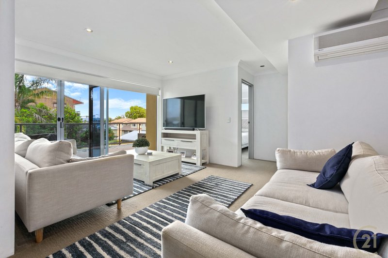 Photo - 11/8-10 Georgina Street, Woody Point QLD 4019 - Image 2