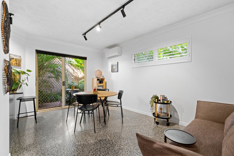 Photo - 1/18 Alma Road, Clayfield QLD 4011 - Image 2