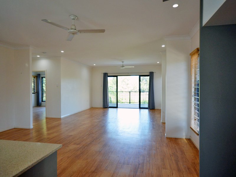 Photo - 1/18 Anzac Avenue, Rocky Point QLD 4874 - Image 7