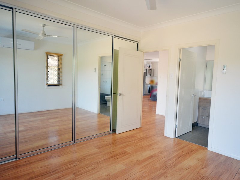 Photo - 1/18 Anzac Avenue, Rocky Point QLD 4874 - Image 12