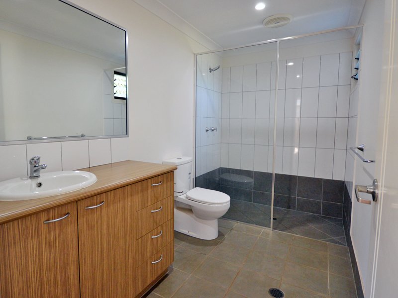 Photo - 1/18 Anzac Avenue, Rocky Point QLD 4874 - Image 16