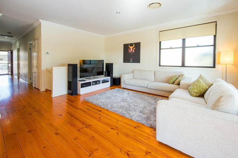 Photo - 118 Armstrong Road, Cannon Hill QLD 4170 - Image 3