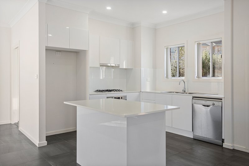 Photo - 1/18 Armstrong Street, West Wollongong NSW 2500 - Image 2