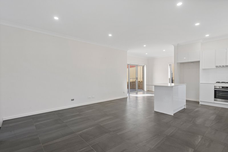Photo - 1/18 Armstrong Street, West Wollongong NSW 2500 - Image 3