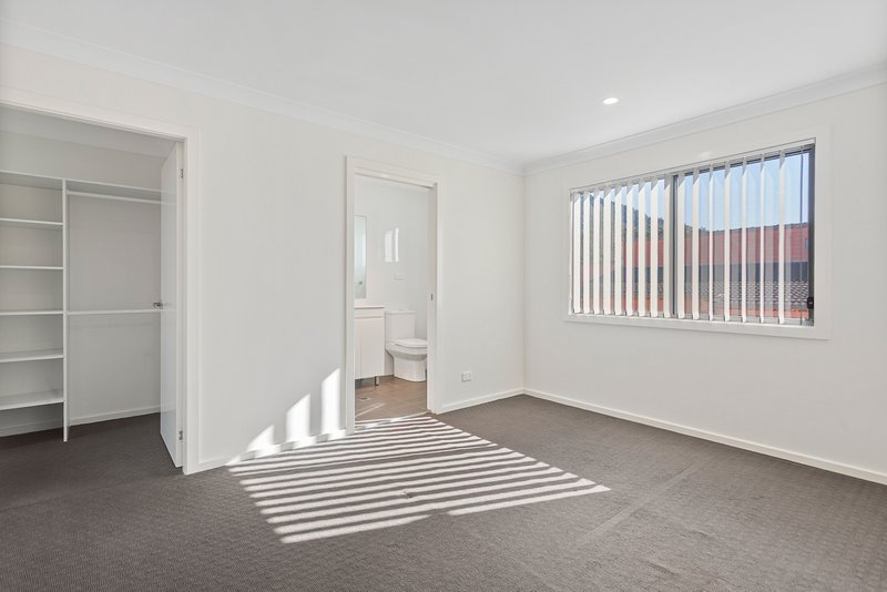 Photo - 1/18 Armstrong Street, West Wollongong NSW 2500 - Image 4