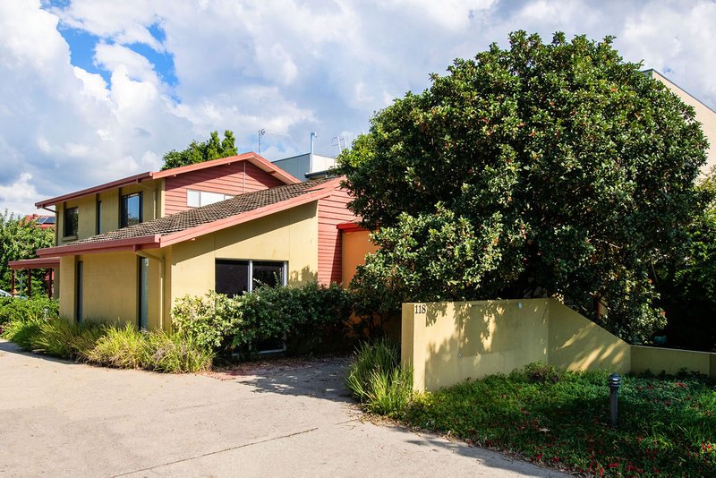 Photo - 118 Ashmore Road, Benowa QLD 4217 - Image 2