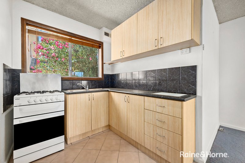 Photo - 1/18 Broughton Place, Queanbeyan NSW 2620 - Image 5