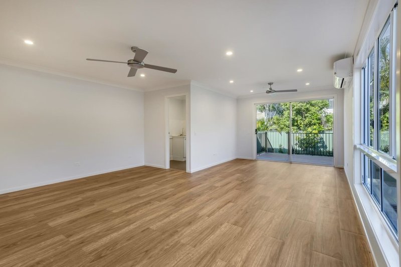 Photo - 1/18 Cawthray Street, Biggera Waters QLD 4216 - Image 4