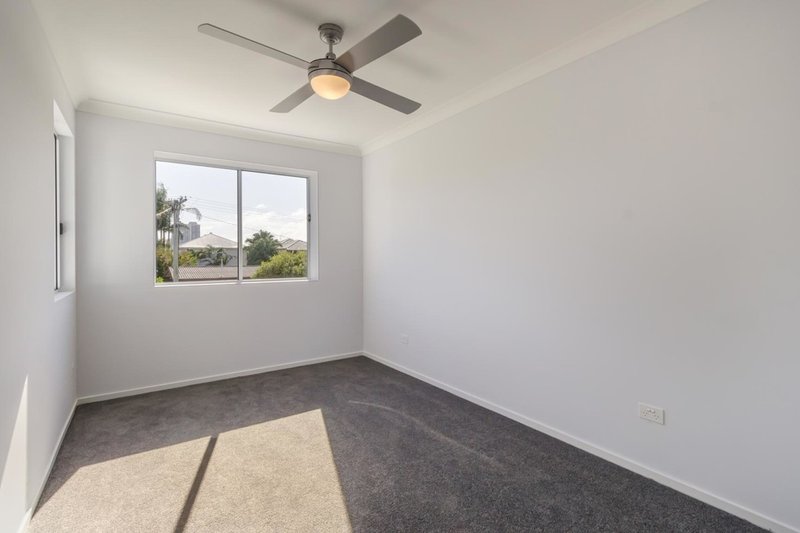 Photo - 1/18 Cawthray Street, Biggera Waters QLD 4216 - Image 9