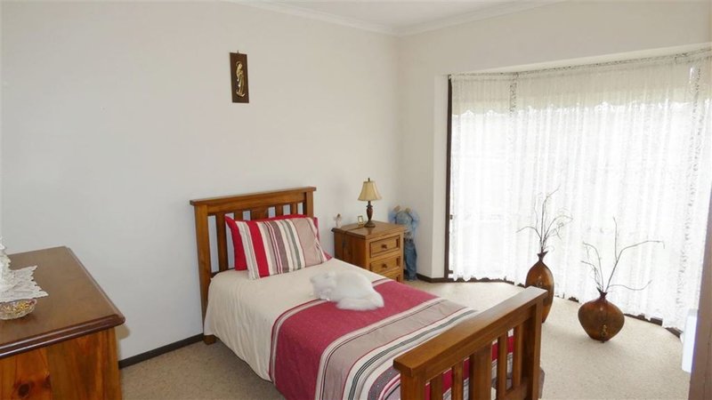 Photo - 1/18 Colla Court, Horsham VIC 3400 - Image 9