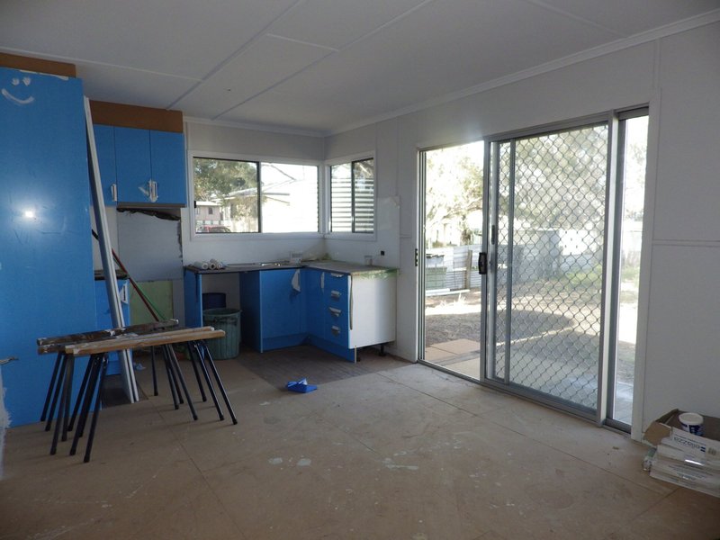 Photo - 118 Currey Street, Roma QLD 4455 - Image 2