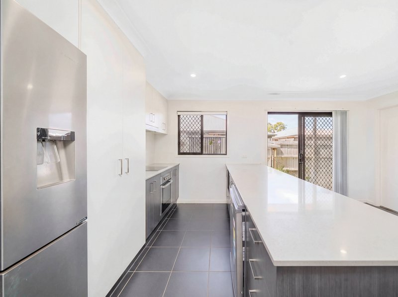 Photo - 1/18 Dryander Street, North Lakes QLD 4509 - Image 3
