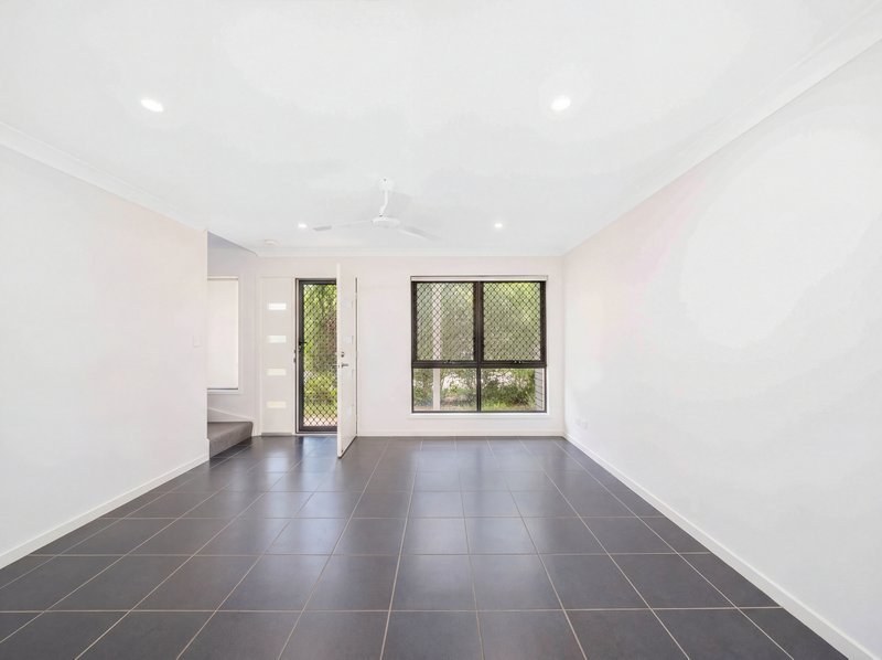 Photo - 1/18 Dryander Street, North Lakes QLD 4509 - Image 7