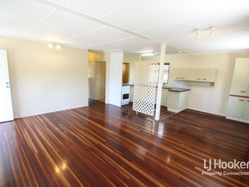 Photo - 118 Duffield Road, Kallangur QLD 4503 - Image 4