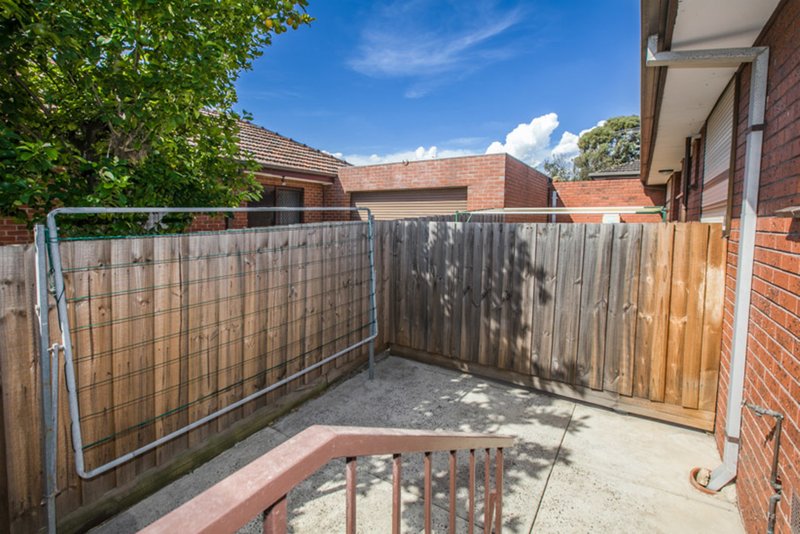 Photo - 1/18 Duffy Street, Reservoir VIC 3073 - Image 9