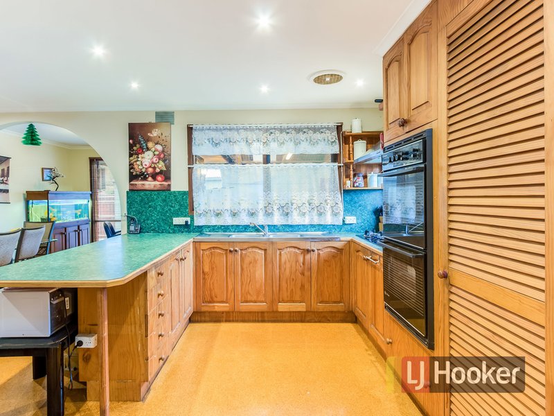 Photo - 118 Endeavour Drive, Cranbourne North VIC 3977 - Image 4