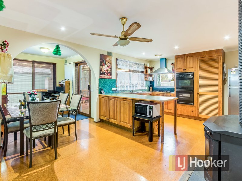 Photo - 118 Endeavour Drive, Cranbourne North VIC 3977 - Image 6