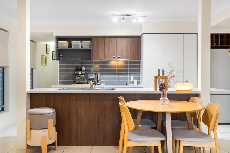 Photo - 11/8 Eric Road, Holland Park QLD 4121 - Image 4