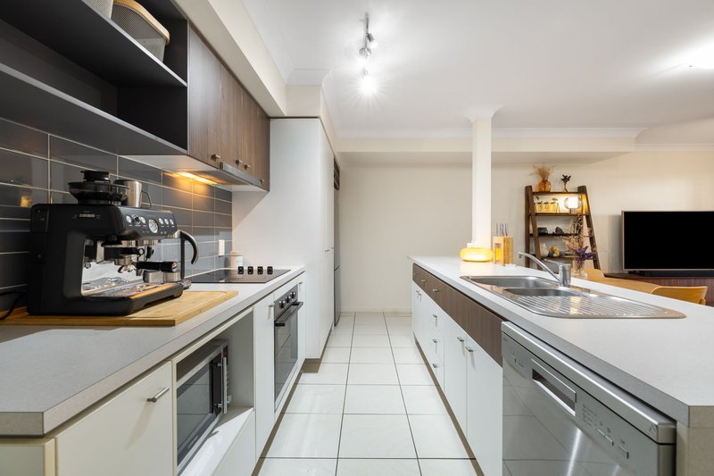 Photo - 11/8 Eric Road, Holland Park QLD 4121 - Image 6