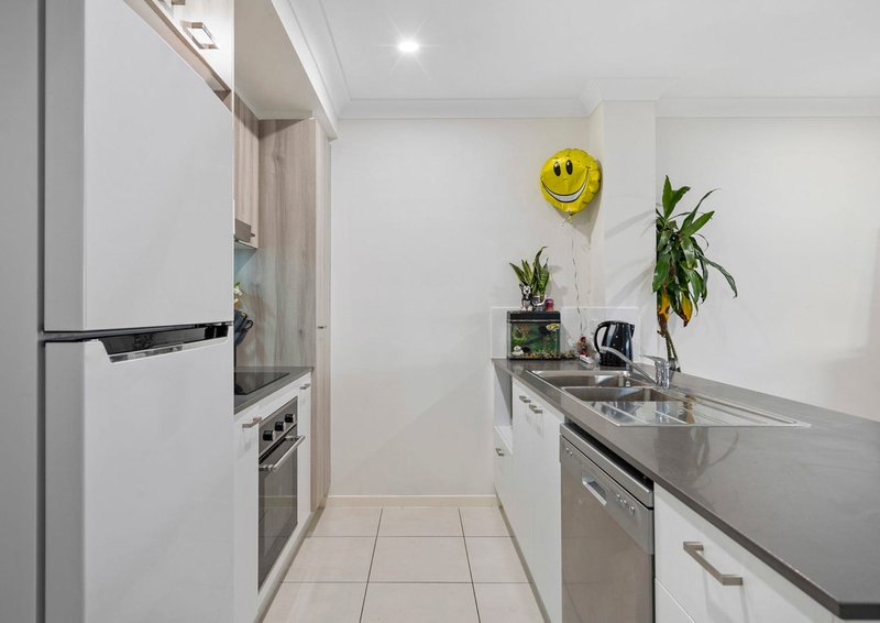 Photo - 1/18 Farmer Place, Park Ridge QLD 4125 - Image 4