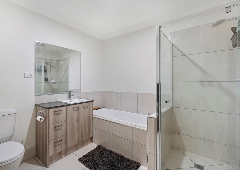 Photo - 1/18 Farmer Place, Park Ridge QLD 4125 - Image 5
