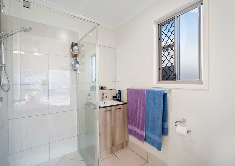 Photo - 1/18 Farmer Place, Park Ridge QLD 4125 - Image 7
