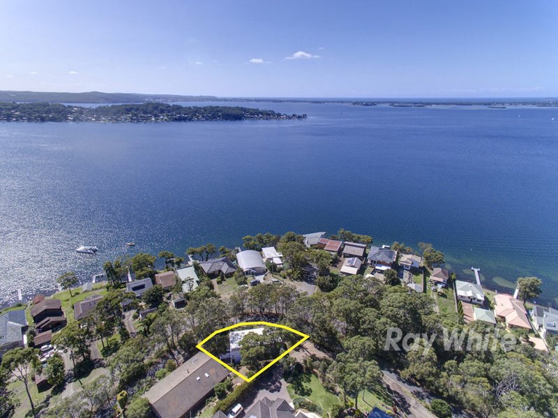 118 Fishing Point Road, Fishing Point NSW 2283