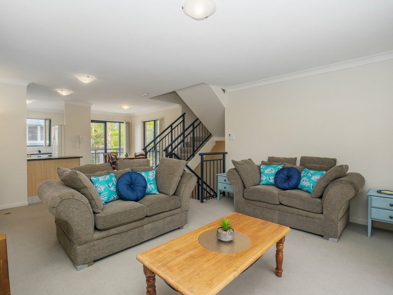 Photo - 1/18 Geraldton Drive, Varsity Lakes QLD 4227 - Image 8