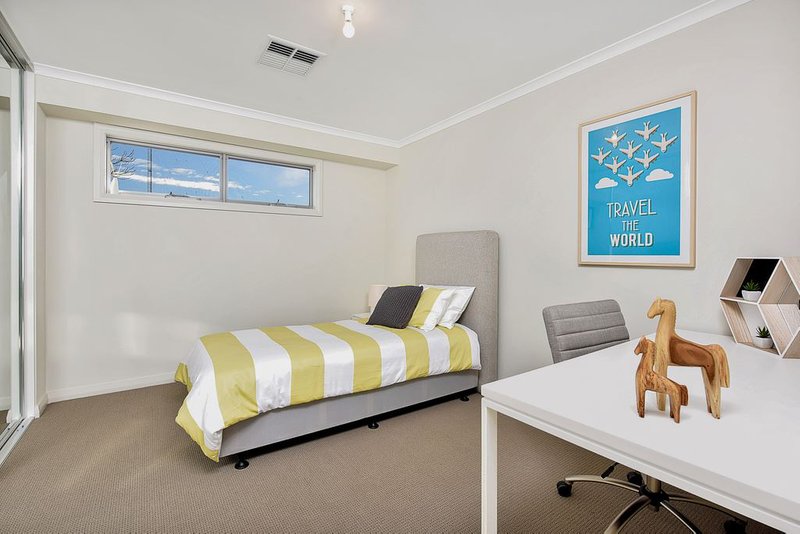 Photo - 1/18 Grazing Avenue, Morphett Vale SA 5162 - Image 9