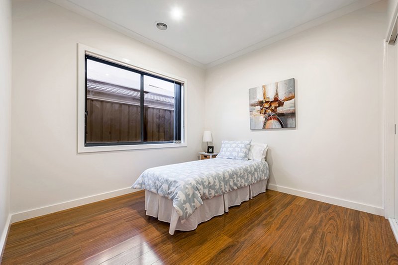 Photo - 118 Huntington Drive, Craigieburn VIC 3064 - Image 12