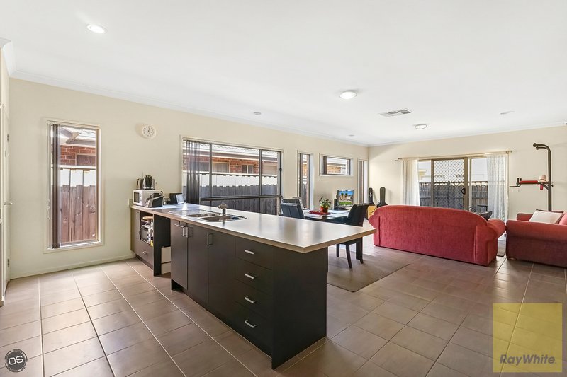 Photo - 118 Inverell Parkway, Tarneit VIC 3029 - Image 8