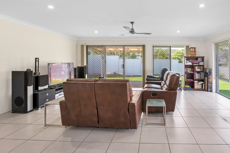 Photo - 1/18 Kadie Place, Pacific Pines QLD 4211 - Image 4