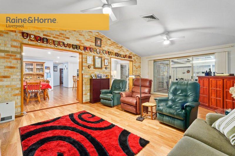 Photo - 118 Kendall Drive, Casula NSW 2170 - Image 8