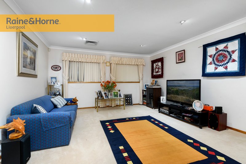 Photo - 118 Kendall Drive, Casula NSW 2170 - Image 9