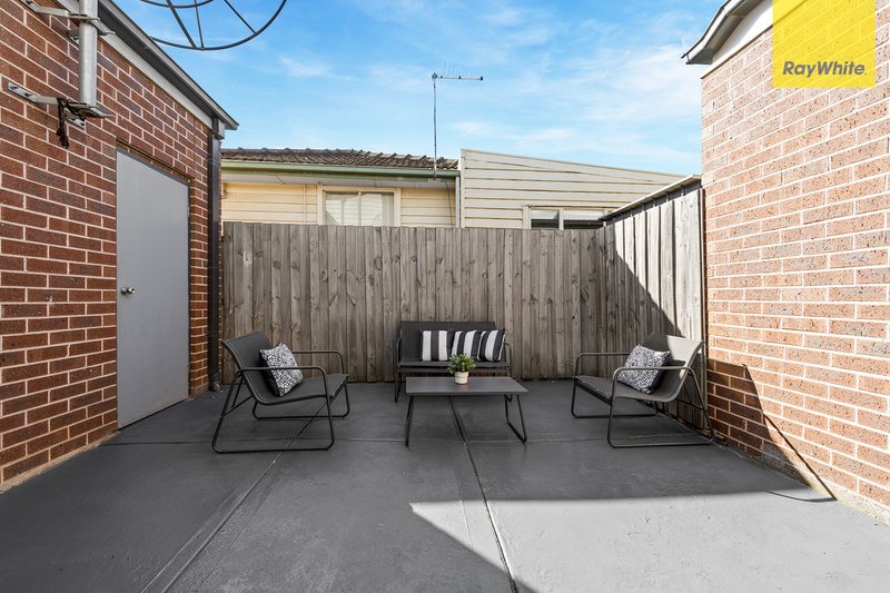 Photo - 1/18 Kynoch Street, Deer Park VIC 3023 - Image 9