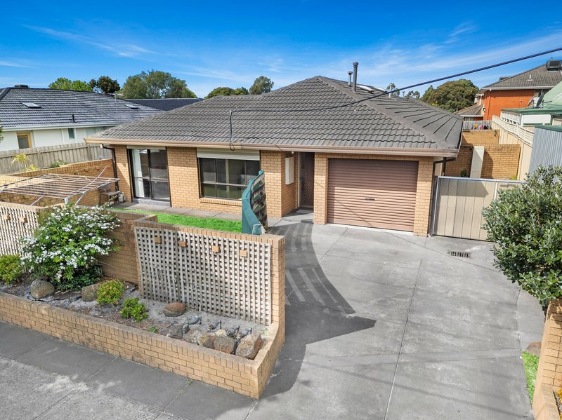 Photo - 1/18 Legon Road, Oakleigh South VIC 3167 - Image 1