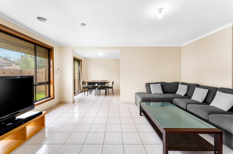 Photo - 1/18 Legon Road, Oakleigh South VIC 3167 - Image 2