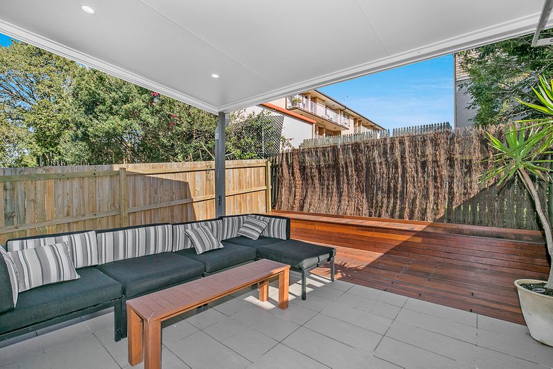 Photo - 1/18 Lothian Street, Annerley QLD 4103 - Image 2