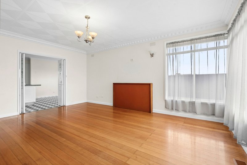 Photo - 1/18 Maple Crescent, Bell Park VIC 3215 - Image 3