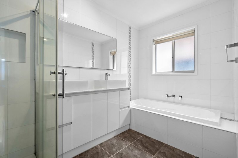 Photo - 1/18 Maple Crescent, Bell Park VIC 3215 - Image 5