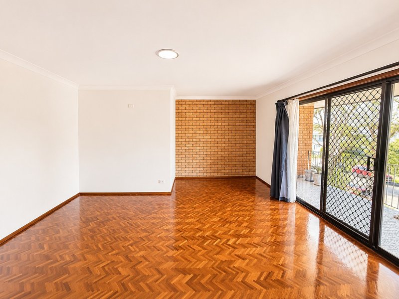 Photo - 1/18 Matthews Street, Wollongong NSW 2500 - Image 2