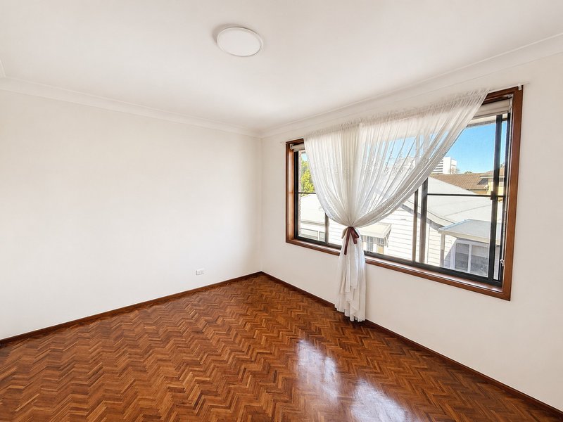 Photo - 1/18 Matthews Street, Wollongong NSW 2500 - Image 5