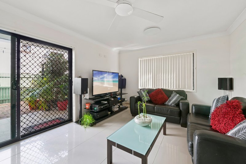 Photo - 1/18 Muraban Street, Mooloolaba QLD 4557 - Image 3