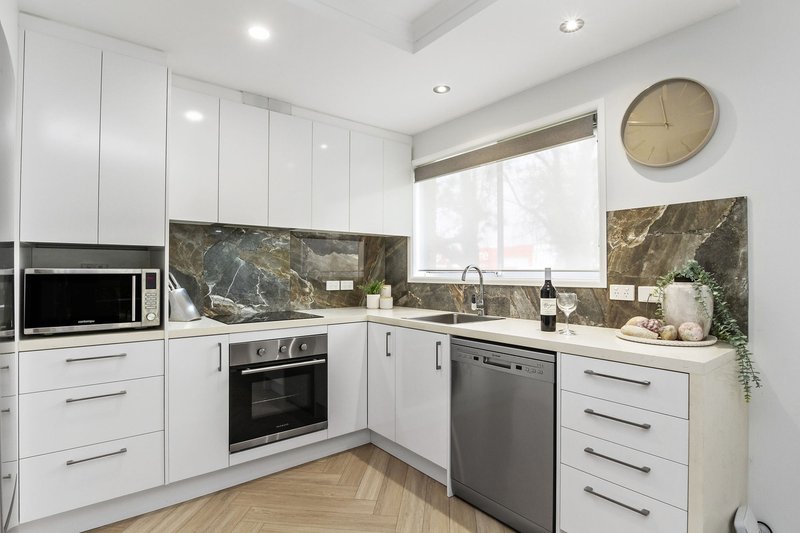 Photo - 1/18 North Street, Southport QLD 4215 - Image 2