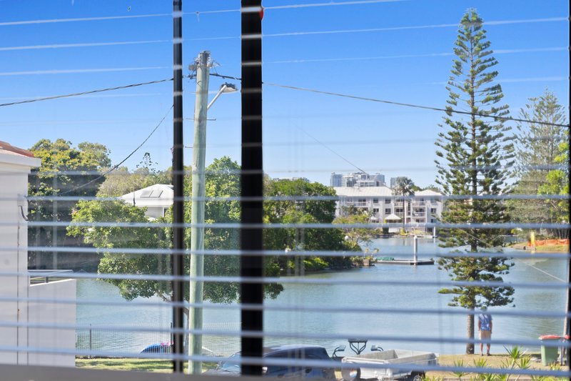 Photo - 1/18 Ocean Street, Runaway Bay QLD 4216 - Image 1