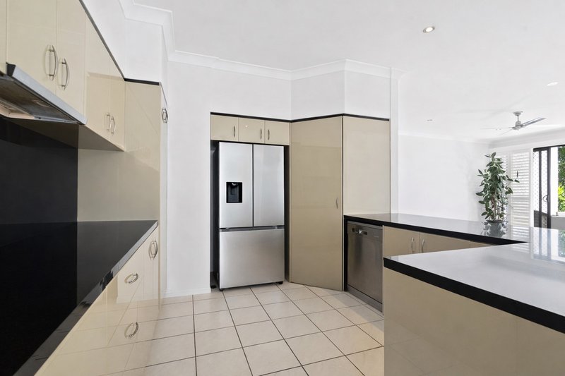 Photo - 1/18 Ocean Street, Runaway Bay QLD 4216 - Image 6