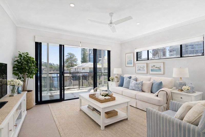 Photo - 1/18 Ocean Street, Runaway Bay QLD 4216 - Image 9