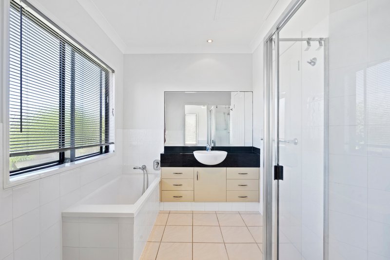 Photo - 1/18 Ocean Street, Runaway Bay QLD 4216 - Image 16