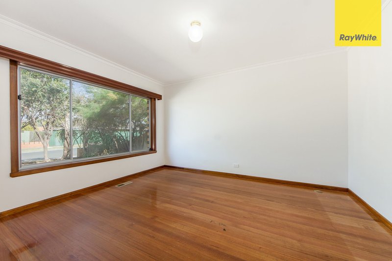 Photo - 118 Oleander Drive, St Albans VIC 3021 - Image 7